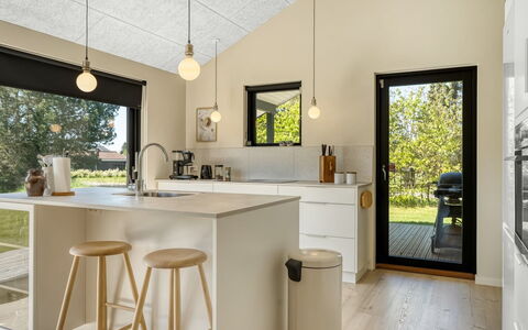Alfrede - from the Sea: Cucina, Controsoffitto, Mobilia, Interior Design, Lampada, Pavimentazione, Elettrodomestico Da Cucina, Cucina & Sala Da Pranzo Tavolo, Soffitto, Illuminazione