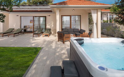 Alloggio:&nbsp;Luxury Bay Villa with Private Hot Tub 313.1