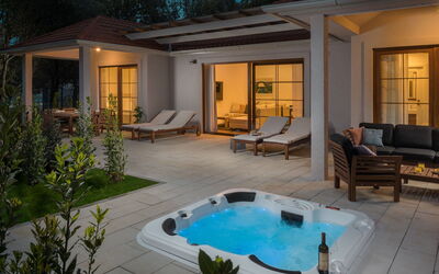 Alloggio:&nbsp;Luxury Bay Villa with Private Hot Tub 313.3