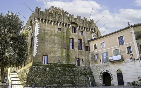 Cagnes-Sur-Mer 177: Nube, Cielo, Giorno, Proprietà, Acqua, Costruzione, Pianta, Azzurro, Urban Design, Spazio Pubblico