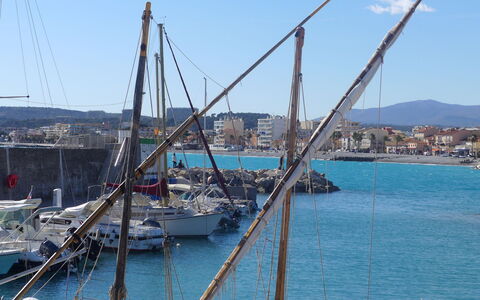 Cagnes-Sur-Mer 177: Nube, Cielo, Giorno, Proprietà, Acqua, Costruzione, Pianta, Azzurro, Urban Design, Spazio Pubblico