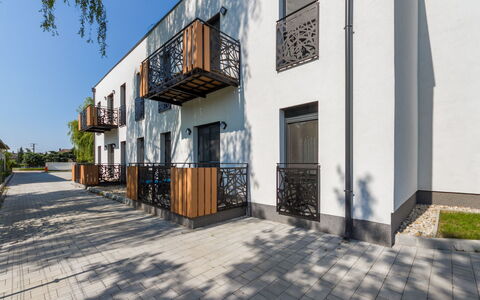 Anastasia: Nube, Cielo, Giorno, Proprietà, Acqua, Costruzione, Pianta, Azzurro, Urban Design, Spazio Pubblico