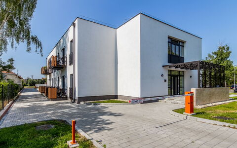 Anastasia: Nube, Cielo, Giorno, Proprietà, Acqua, Costruzione, Pianta, Azzurro, Urban Design, Spazio Pubblico
