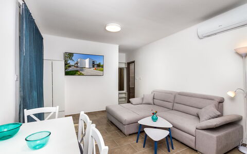 Anastasia: Nube, Cielo, Giorno, Proprietà, Acqua, Costruzione, Pianta, Azzurro, Urban Design, Spazio Pubblico