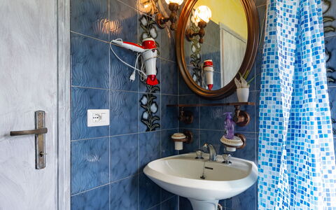 Leonardo: Specchio, Rubinetto, Idraulico Fixture, Lavello, Bianca, Costruzione, Azzurro, Bagno, Lavandino Del Bagno, Viola