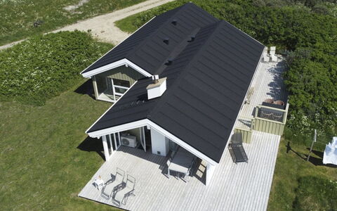 Walderik - 423M from the Sea: Tetto, Casa, Porta, Villetta, Shade, Raccordo, Cortile, Estate, Backyard