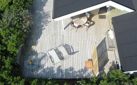 Walderik - 423M from the Sea: Tetto, Casa, Porta, Villetta, Shade, Raccordo, Cortile, Estate, Backyard