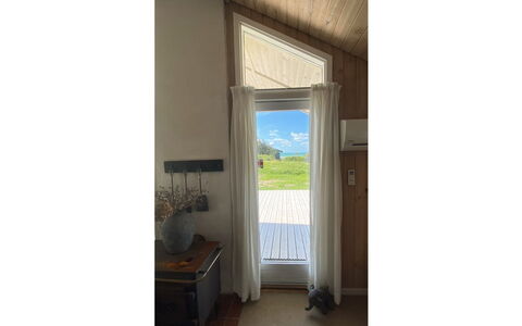 Walderik - 423M from the Sea: Tetto, Casa, Porta, Villetta, Shade, Raccordo, Cortile, Estate, Backyard