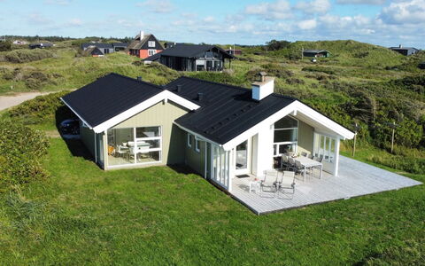 Walderik - 423M from the Sea: Tetto, Casa, Porta, Villetta, Shade, Raccordo, Cortile, Estate, Backyard