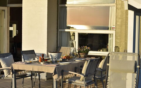 Walderik - 423M from the Sea: Tetto, Casa, Porta, Villetta, Shade, Raccordo, Cortile, Estate, Backyard