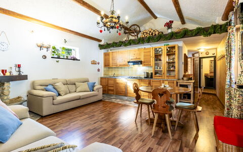 Madesimo 360: Mobilia, Interior Design, Divano, Pavimentazione, Legna, Soffitto, Camera, Tavolo, Pavimento, Soggiorno