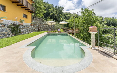 Casa Aurora - Recco, Liguria: Acqua, Pianta, Nube, Proprietà, Cielo, Albero, Botanica, Corpo D'Acqua, Piscina, Tempo Libero