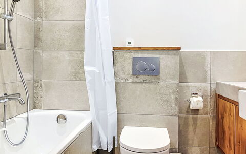 Champex 220: Toilet Seat, Idraulico Fixture, Bagno, Gabinetto, Pavimentazione, Interior Design, Pavimento, Idraulico, Rubinetto, Piastrella
