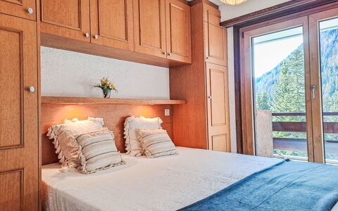 Champex 220: Mobilia, Interior Design, Legna, Pavimentazione, Pavimento, Camera, Camera Da Letto, Letto, Soffitto, Color Legno