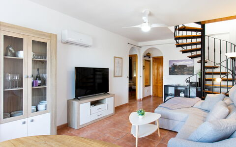 Velez: Divano, Mobilia, Proprietà, Cornice, Legna, Tavolo, Interior Design, Soggiorno, Elettrodomestico, Pavimento