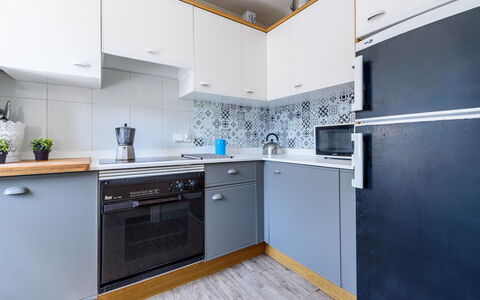 Uolas: Elettrodomestico Da Cucina, Cucina, Controsoffitto, Apparecchio Major, Cabinetry, Cucina Stufa, Pavimentazione, Legna, Interior Design, Elettrodomestico