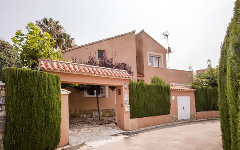 Casa Larauri Oliva Nova: Acqua, Pianta, Piscina, Albero, Shade, Mobili Da Esterno, Tempo Libero, Rettangolo, Materiale Composito, Paesaggio