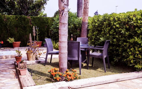 Casa Larauri Oliva Nova: Acqua, Pianta, Piscina, Albero, Shade, Mobili Da Esterno, Tempo Libero, Rettangolo, Materiale Composito, Paesaggio