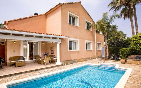 Casa Larauri Oliva Nova: Acqua, Pianta, Piscina, Albero, Shade, Mobili Da Esterno, Tempo Libero, Rettangolo, Materiale Composito, Paesaggio