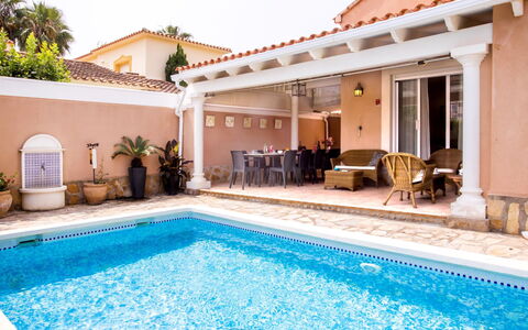 Casa Larauri Oliva Nova: Acqua, Pianta, Piscina, Albero, Shade, Mobili Da Esterno, Tempo Libero, Rettangolo, Materiale Composito, Paesaggio