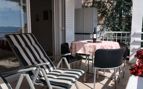 Savi: Acqua, Pianta, Piscina, Albero, Shade, Mobili Da Esterno, Tempo Libero, Rettangolo, Materiale Composito, Paesaggio
