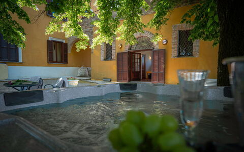 Villa Recanati, Val D'orcia, Private Pool, Jacuzzi: Acqua, Costruzione, Proprietà, Finestra, Pianta, Albero, Luce Del Sole, Casa, Erba, Zona Residenziale