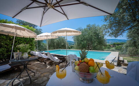 Villa Recanati, Val D'orcia, Private Pool, Jacuzzi: Acqua, Proprietà, Pianta, Mobilia, Cielo, Tavolo, Azzurro, Shade, Tavola, Sedia