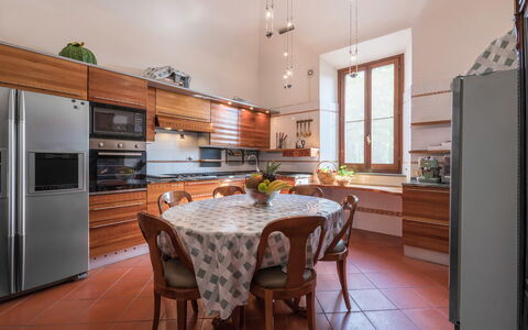Villa Recanati, Val D'orcia, Private Pool, Jacuzzi: Mobilia, Cabinetry, Tavolo, Controsoffitto, Sedia, Cucina, Legna, Interior Design, Pavimentazione, Pavimento