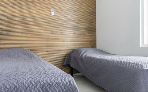 Villa Hirvas: Mobilia, Interior Design, Pavimentazione, Pavimento, Tavolo, Soffitto, Cucina & Sala Da Pranzo Tavolo, Illuminazione, Sedia, Casa