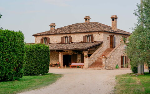 Villa Pagannoni: Pianta, Cielo, Costruzione, Finestra, Casa, Albero, Villetta, Porta, Erba