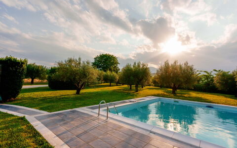 Villa Pagannoni: Nube, Acqua, Pianta, Cielo, Piscina, Architettura, Albero, Paesaggio Naturale, Erba, Tempo Libero