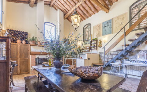 Fienile Di Fabio - Colline Fiorentine Vaiano, Tosc: Tavolo, Mobilia, Proprietà, Costruzione, Legna, Sedia, Interior Design, Pianta, Architettura, Cucina