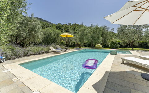 Fienile Di Fabio - Colline Fiorentine Vaiano, Tosc: Acqua, Cielo, Pianta, Proprietà, Piscina, Azzurro, Mobili Da Esterno, Albero, Costruzione, Shade