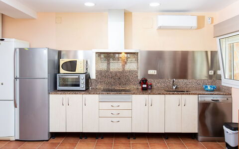 Riomar Beach House: Cibo, Tavolo, Tavola, Pianta, Mobilia, Cielo, Sedia, Dishware, Piatto, Mobili Da Esterno