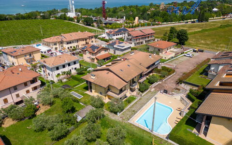 Costa al Sole: Cibo, Tavolo, Tavola, Pianta, Mobilia, Cielo, Sedia, Dishware, Piatto, Mobili Da Esterno