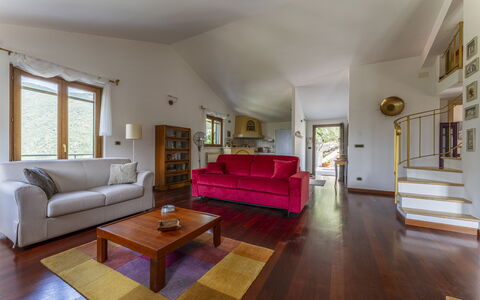 Belvedere, House With Private Pool And Garden, Rec: Divano, Mobilia, Tavolo, Cornice, Legna, Interior Design, Pianta, Pavimentazione, Comfort, Soggiorno