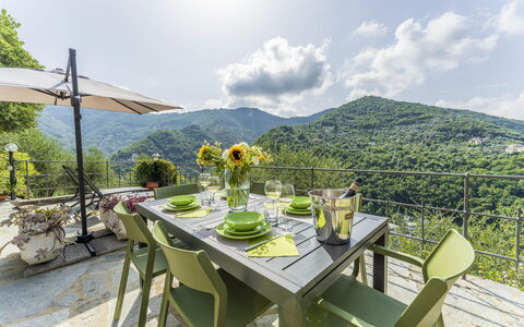 Belvedere, House With Private Pool And Garden, Rec: Tavolo, Cielo, Mobilia, Nube, Pianta, Tavola, Vaso Di Fiori, Sedia, Ombrello, Tavolo Esterno