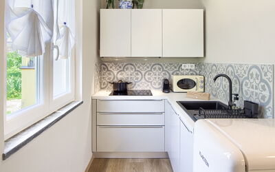 Palma - First Floor Apartment: Cabinetry, Lavandino Della Cucina, Proprietà, Lavello, Rubinetto, Controsoffitto, Idraulico Fixture, Finestra, Interior Design, Cucina
