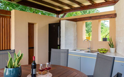 Villa Grando i: Cielo, Pianta, Mobilia, Comunita 'Impianto, Tavolo, Paesaggio Naturale, Sedia, Lotto, Mobili Da Esterno, Albero