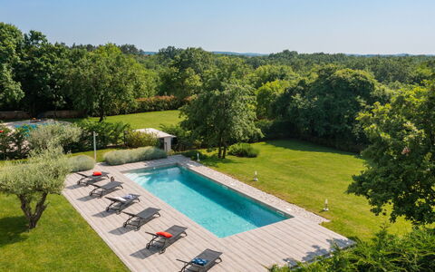 Villa Grando Ii: Cielo, Pianta, Mobilia, Comunita 'Impianto, Tavolo, Paesaggio Naturale, Sedia, Lotto, Mobili Da Esterno, Albero
