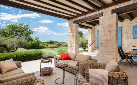 Villa Grando Ii: Cielo, Pianta, Mobilia, Comunita 'Impianto, Tavolo, Paesaggio Naturale, Sedia, Lotto, Mobili Da Esterno, Albero