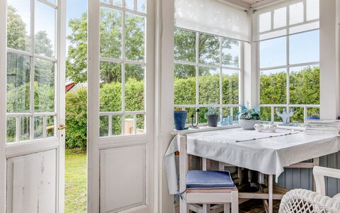 Arvidstorp: Proprietà, Tavolo, Legna, Shade, Interior Design, Architettura, Pavimento, Tovaglia, Rettangolo