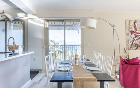 Les Miradors: Tavolo, Mobilia, Proprietà, Costruzione, Sedia, Interior Design, Casa, Pavimento, Cucina, Pavimentazione