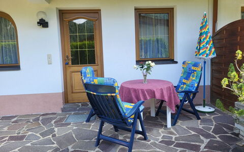 Sonnenschein B: Mobilia, Tavolo, Proprietà, Finestra, Pianta, Sedia, Azzurro, Decorazione, Interior Design, Pianta Della Casa