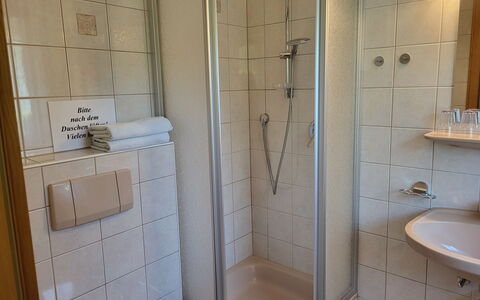 Sonnenschein B: Idraulico Fixture, Lavello, Proprietà, Soffione Doccia, Doccia Porta, Rubinetto, Specchio, Doccia, Bagno, Interior Design