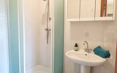 L'Ilet: Rubinetto, Idraulico Fixture, Lavello, Lavandino Del Bagno, Proprietà, Bagno, Viola, Interior Design