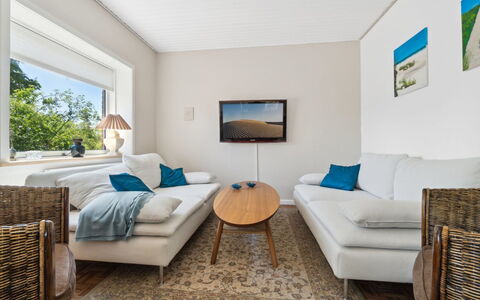 Angelie - 350M from the Sea: Vegetazione, Arbusto, Primavera, Villetta, Giardino, Shade, Backyard, Cortile, Sedia
