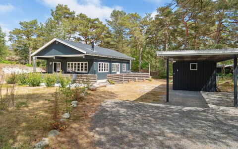Sjo - 300M from the Sea: Tetto, Casa, Lotto, Casa, Villetta, Estate, Edifici Giardino, Shade, Log Cabin, Landscaping