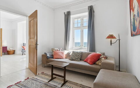Johanna - 300M from the Sea: Mobilia, Pavimentazione, Interior Design, Pavimento, Legna, Divano, Soggiorno, Camera, Casa, Tavolo