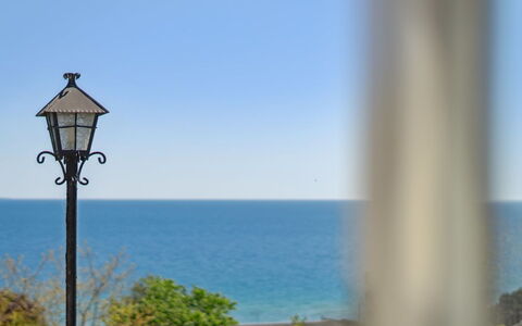 Johanna - 300M from the Sea: Blu, Mare, Orizzonte, Oceano, Costiera E Morfologie Oceanic, Costa, Mattina, Street Luce, Lampada